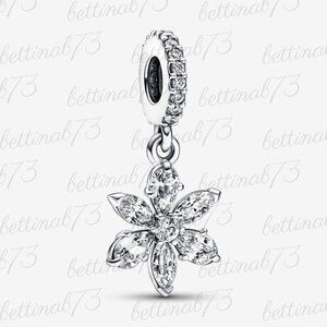 Pandora Sparkling Herbarium Cluster Dangle Charm